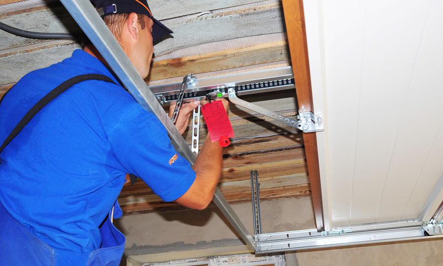 Lift Master Garage Door technician Reseda CA